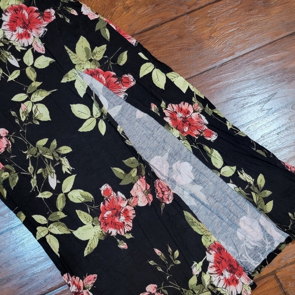 Charlotte Russe maxi skirt with Thigh split - Picture 4 of 8